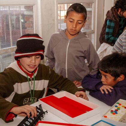 Tu aporte mensual garantiza que los niños reciban una educación de calidad y tengan un futuro prometedor.