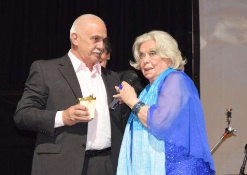 “Para mí, agradecerle a un panadero es como agradecerle a mi papá”, dijo Perla al distinguir con la Mano Solidaria al Centro de Industriales Panaderos de La Matanza Sur.