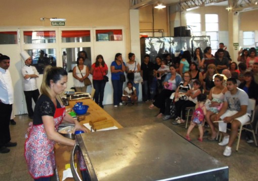 La reconocida chef Estefanía Colombo, conductora de numerosos programas de gastronomía, dictó una clase abierta. Nadie quiso perderse sus famosos consejos para hacer cosas ricas.