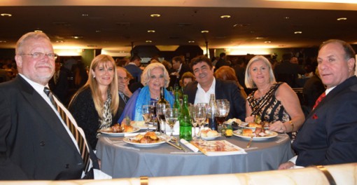 El Dr. Carlos Garavelli, la diputada nacional Verónica Magario, Perla Gallardo, el Intendente de La Matanza, Fernando Espinoza, y Nora Pinedo, directora provincial de educación privada.