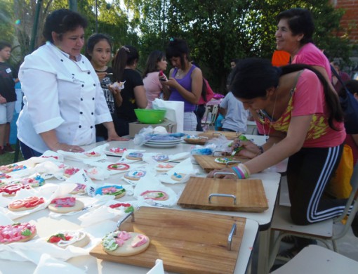 Los más pequeños tuvieron su lugar donde aprender a decorar tortas.