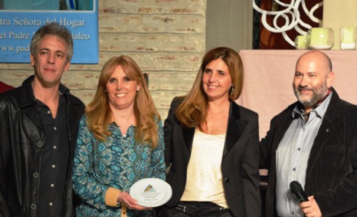 Zulema Prieto, Graciela Leguizamón y los profesores Alejandra González, Andrés Rossetti y Javier Barba recibieron una distinción al cumplir 15 años de labor ininterrumpida. 