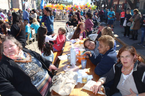 Nuestros amigos disfrutaron de una tarde a pleno sol con exquisiteces preparados en los diferentes stands.