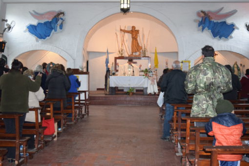 La misa estuvo oficiada por el padre Edgardo y participaron numerosos amigos, colaboradores, vecinos y alumnos de la Obra del Padre Mario.